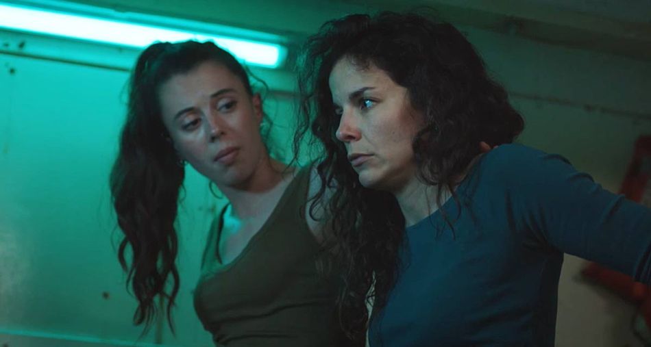 Demain nous appartient : Sara et Roxane piégées « On va crever ici ! » (spoiler)